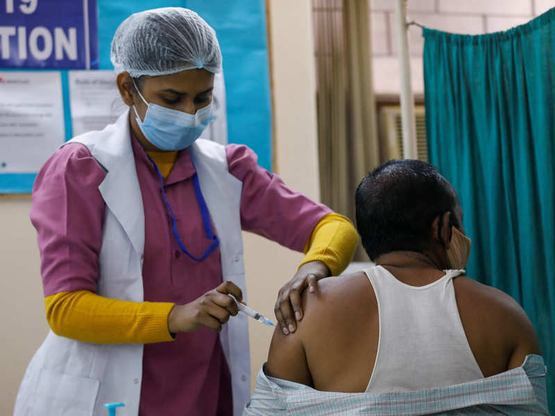 केंद्र सरकार का बड़ा एलान, 1 मार्च से बुजुर्गों को मुफ्त लगेगी कोरोना वैक्सीन